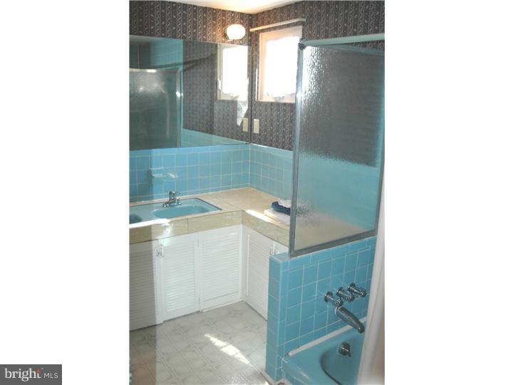 2402 Nassau Road Cinnaminson, NJ 08077 - Photo 17 of 21 Bathroom