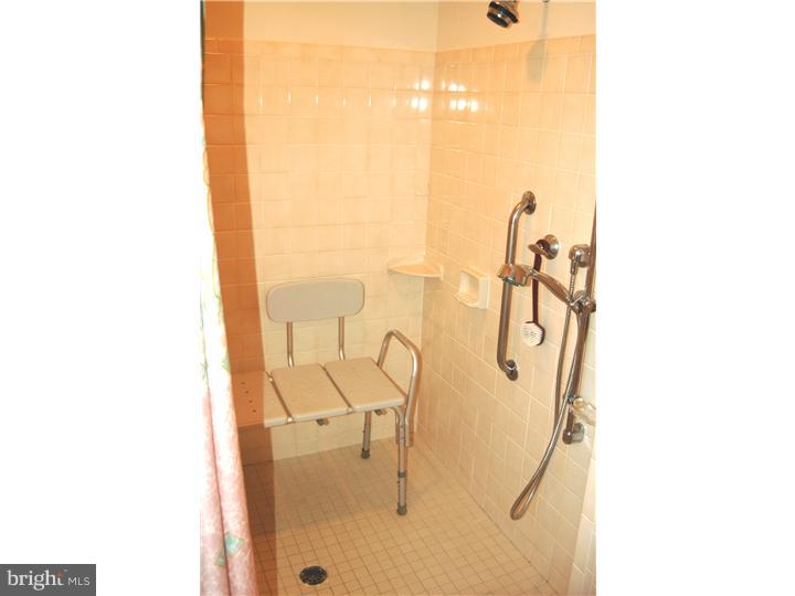 2402 Nassau Road Cinnaminson, NJ 08077 - Photo 20 of 21 Bathroom