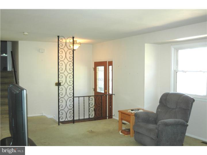 2402 Nassau Road Cinnaminson, NJ 08077 - Photo 6 of 21 Living Room