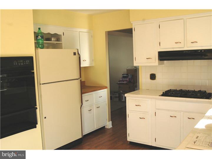 2402 Nassau Road Cinnaminson, NJ 08077 - Photo 8 of 21 Kitchen