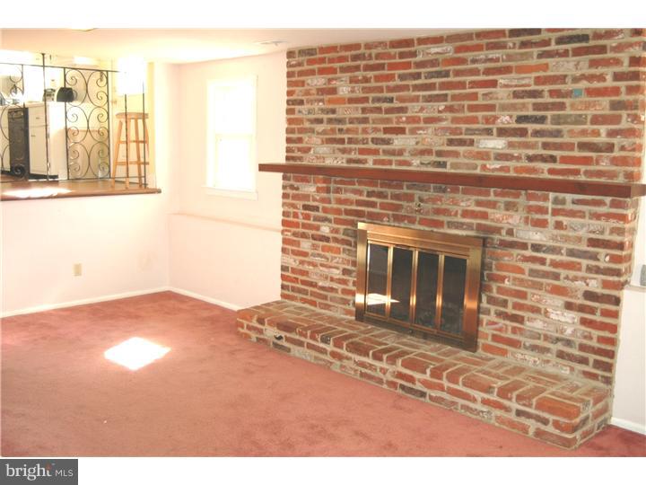 2402 Nassau Road Cinnaminson, NJ 08077 - Photo 10 of 21 Family Room