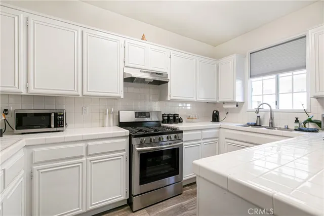 $609,000 | 18347 Saticoy Street, Unit 17, Reseda, CA 91335