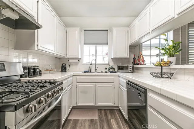 $609,000 | 18347 Saticoy Street, Unit 17, Reseda, CA 91335