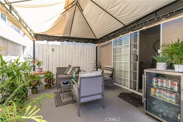 $609,000 | 18347 Saticoy Street, Unit 17, Reseda, CA 91335