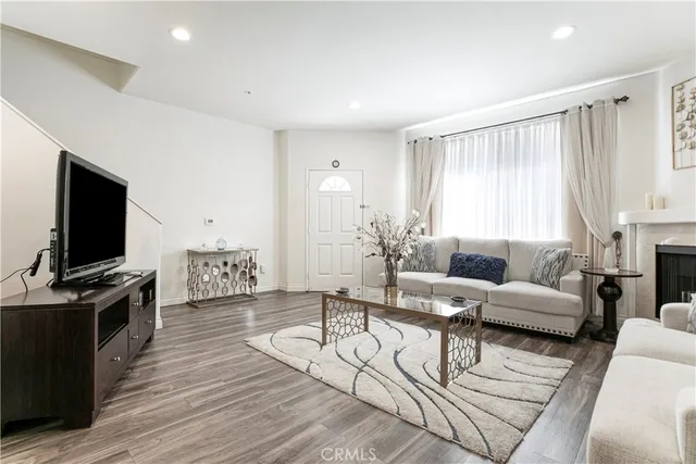 $609,000 | 18347 Saticoy Street, Unit 17, Reseda, CA 91335