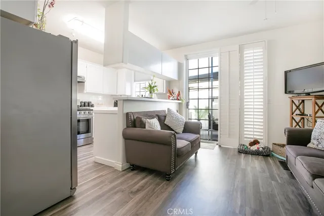 $609,000 | 18347 Saticoy Street, Unit 17, Reseda, CA 91335