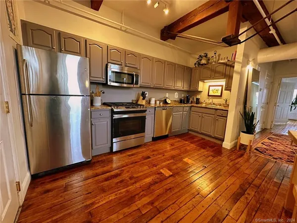 $2,600 | 145 Canal Street East, Unit 317, Shelton, CT 06484