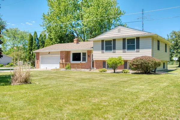 $299,900 | 1300 West Hibbard Road, Owosso, MI 48867