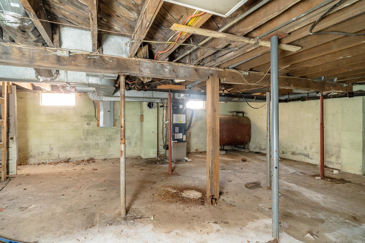 314 West Spring Avenue Elkton, VA 22827 - Photo 17 of 35