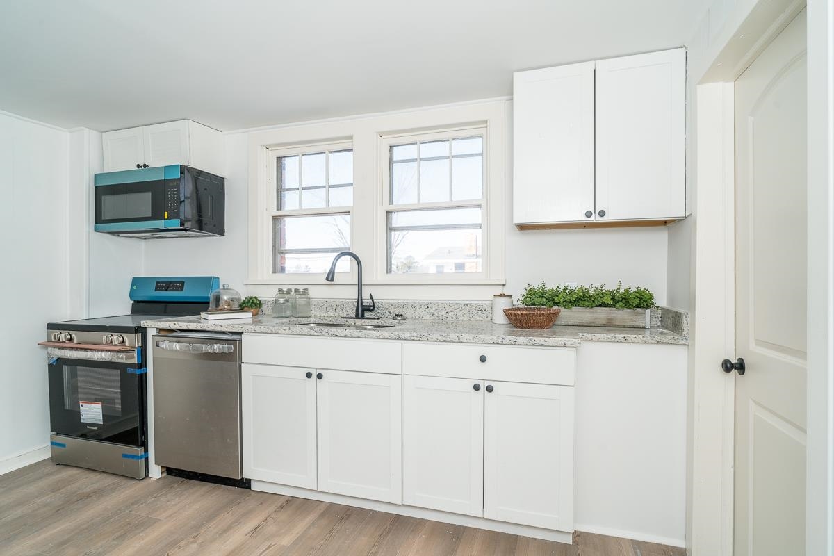 314 West Spring Avenue Elkton, VA 22827 - Photo 2 of 35