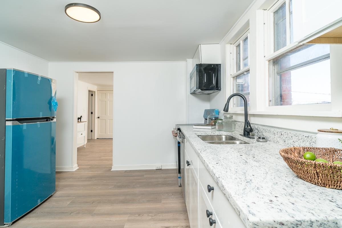 314 West Spring Avenue Elkton, VA 22827 - Photo 3 of 35