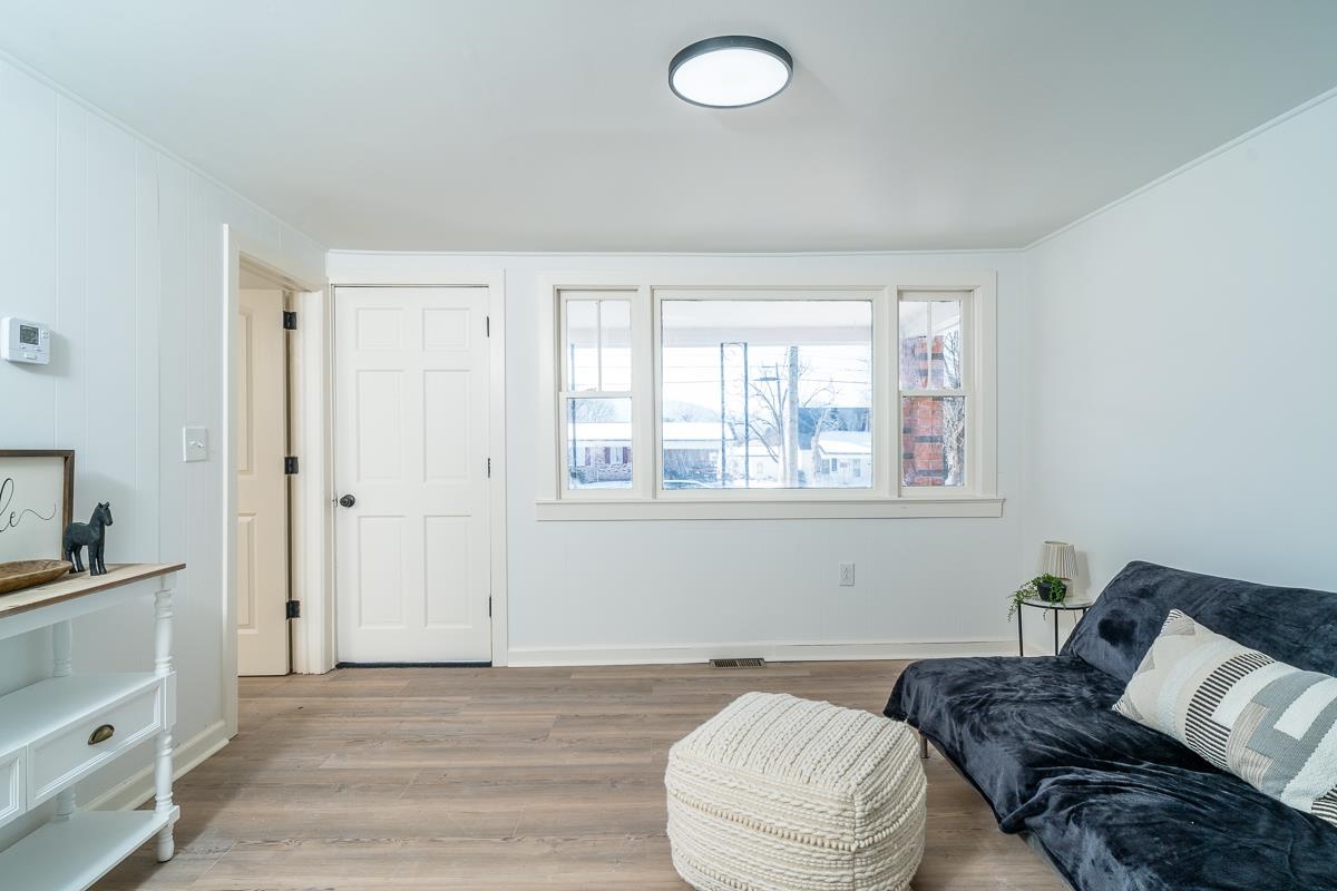 314 West Spring Avenue Elkton, VA 22827 - Photo 5 of 35