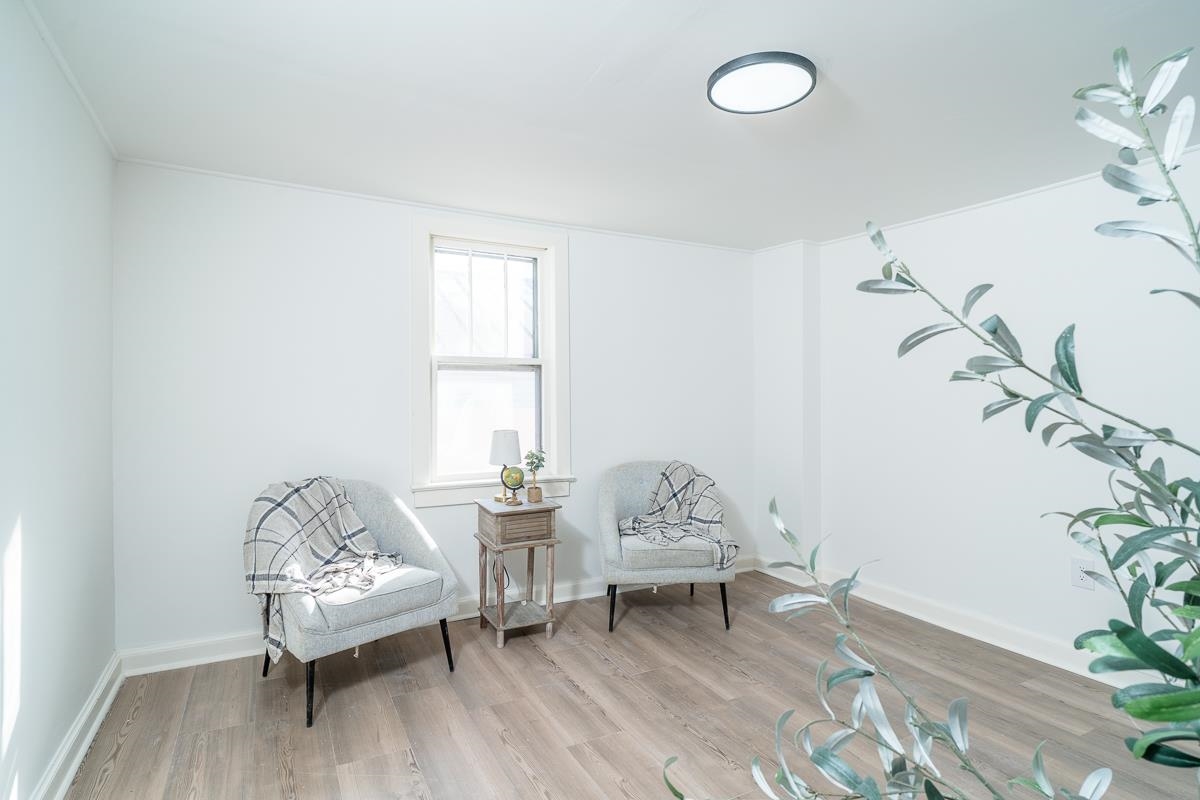 314 West Spring Avenue Elkton, VA 22827 - Photo 6 of 35