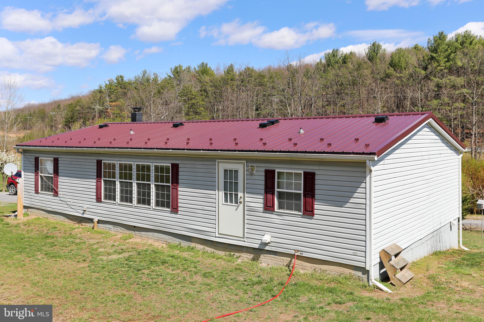 898 Waugh Road Berkeley Springs, WV 25411 - Photo 4 of 61 Gallery Image 4