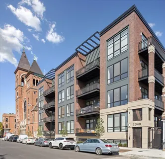 $1,895,000 | 1340 West Chestnut Street, Unit 401, Chicago, IL 60642