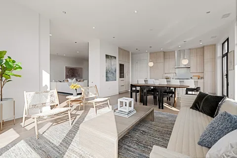 $1,895,000 | 1340 West Chestnut Street, Unit 401, Chicago, IL 60642