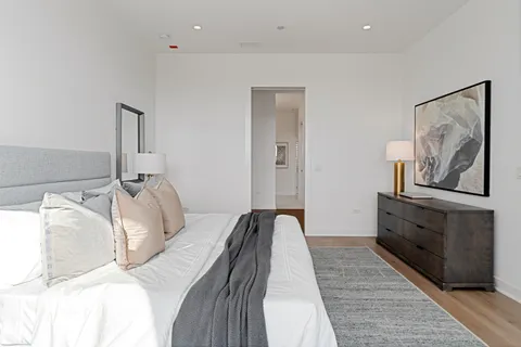 $1,895,000 | 1340 West Chestnut Street, Unit 401, Chicago, IL 60642