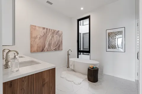 $1,895,000 | 1340 West Chestnut Street, Unit 401, Chicago, IL 60642