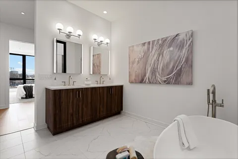 $1,895,000 | 1340 West Chestnut Street, Unit 401, Chicago, IL 60642