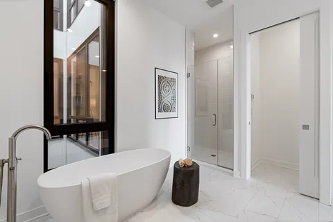 $1,895,000 | 1340 West Chestnut Street, Unit 401, Chicago, IL 60642