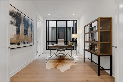 $1,895,000 | 1340 West Chestnut Street, Unit 401, Chicago, IL 60642