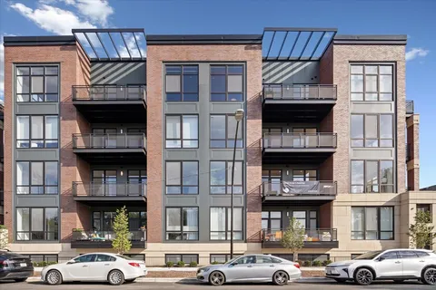 $1,895,000 | 1340 West Chestnut Street, Unit 401, Chicago, IL 60642