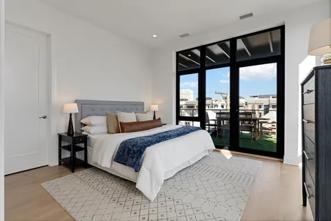 $1,895,000 | 1340 West Chestnut Street, Unit 401, Chicago, IL 60642