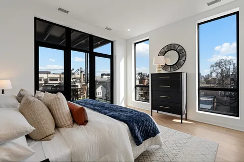$1,895,000 | 1340 West Chestnut Street, Unit 401, Chicago, IL 60642