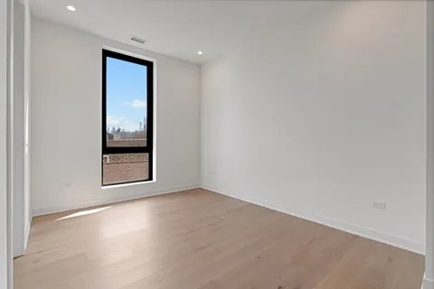 $1,895,000 | 1340 West Chestnut Street, Unit 401, Chicago, IL 60642