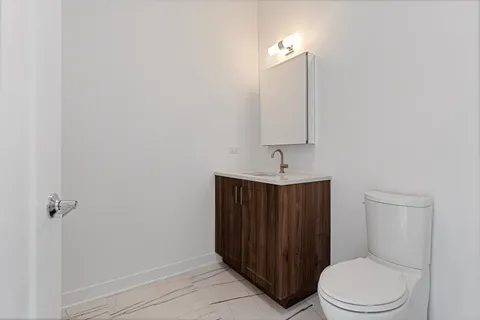 $1,895,000 | 1340 West Chestnut Street, Unit 401, Chicago, IL 60642