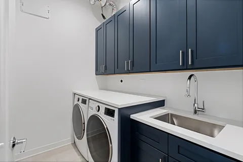 $1,895,000 | 1340 West Chestnut Street, Unit 401, Chicago, IL 60642