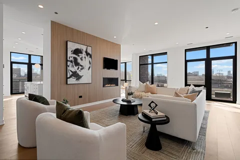 $1,895,000 | 1340 West Chestnut Street, Unit 401, Chicago, IL 60642
