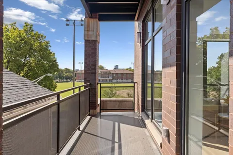 $1,895,000 | 1340 West Chestnut Street, Unit 401, Chicago, IL 60642
