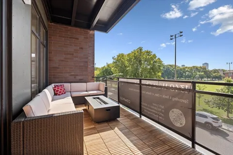 $1,895,000 | 1340 West Chestnut Street, Unit 401, Chicago, IL 60642
