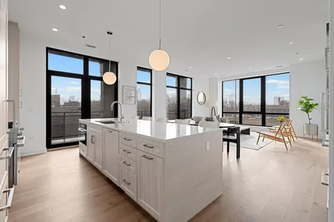 $1,895,000 | 1340 West Chestnut Street, Unit 401, Chicago, IL 60642