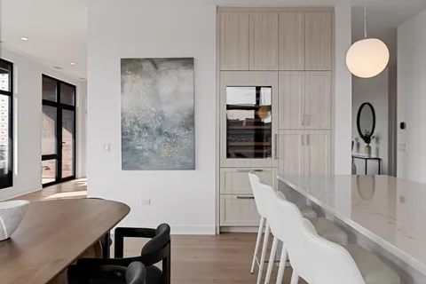 $1,895,000 | 1340 West Chestnut Street, Unit 401, Chicago, IL 60642