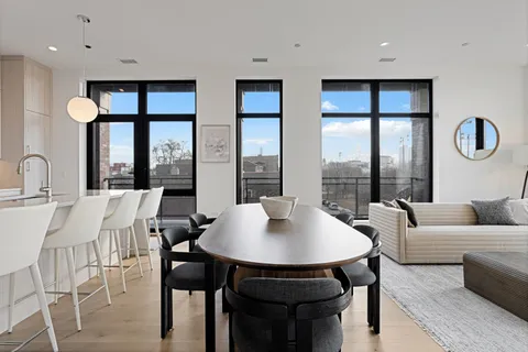 $1,895,000 | 1340 West Chestnut Street, Unit 401, Chicago, IL 60642