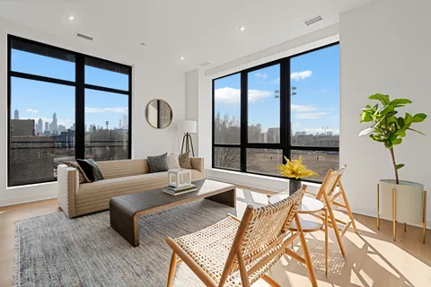 $1,895,000 | 1340 West Chestnut Street, Unit 401, Chicago, IL 60642