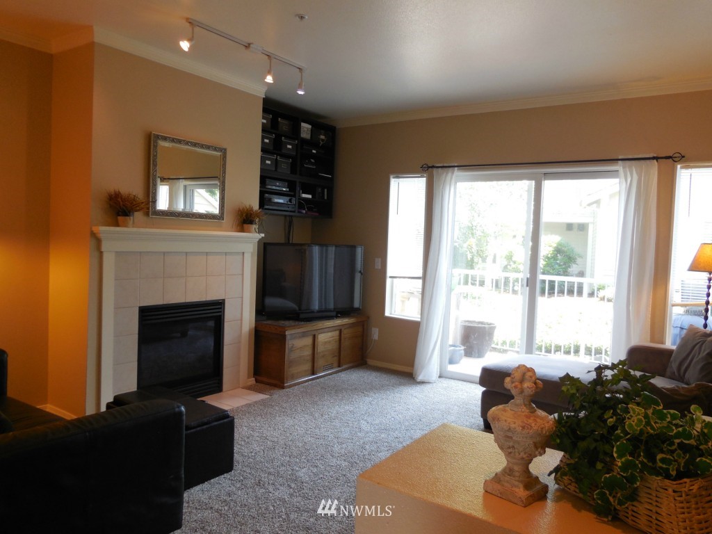 11804 Northeast 162nd Court Bothell, WA 98011 - Photo 5 of 25 Gallery Image 5