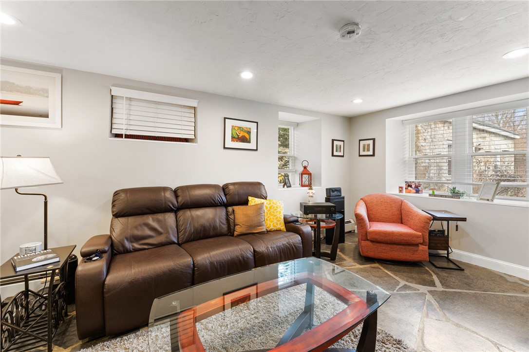 25 Stillwater Road, Unit 1 Smithfield, RI 02917 - Photo 7 of 24