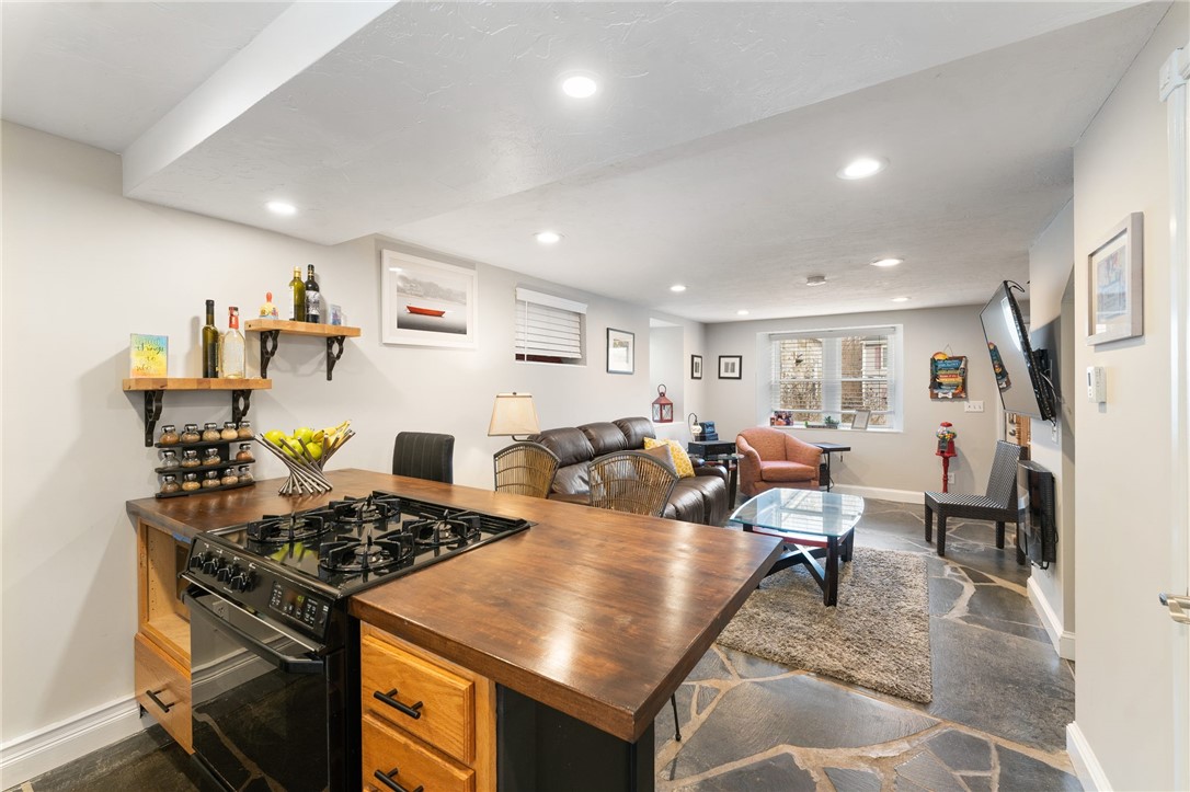 25 Stillwater Road, Unit 1 Smithfield, RI 02917 - Photo 10 of 24