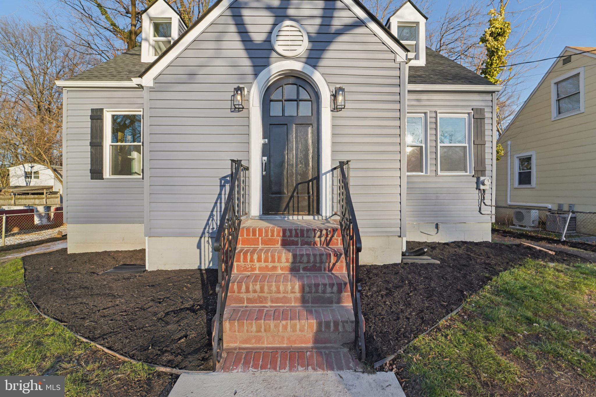 27 Pelczar Avenue Baltimore, MD 21221 - Photo 3 of 40 a front view of a house with a yard