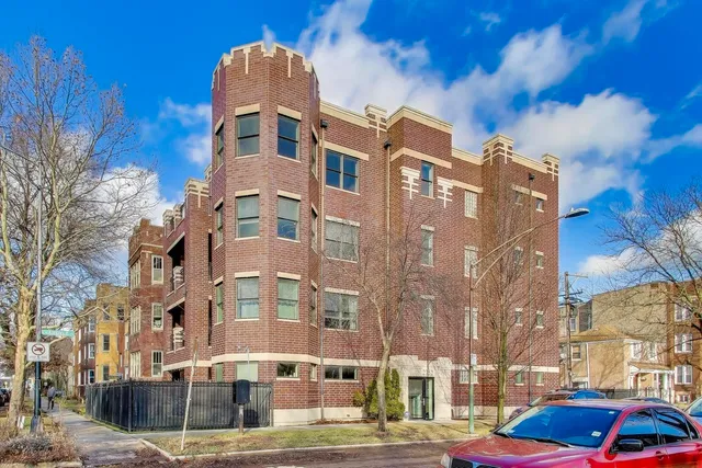 $645,000 | 2752 West Argyle Street, Unit 4, Chicago, IL 60625