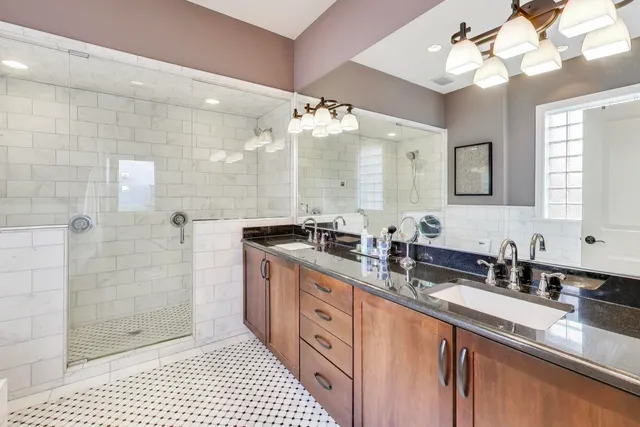 $645,000 | 2752 West Argyle Street, Unit 4, Chicago, IL 60625