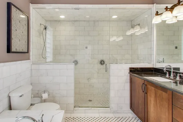 $645,000 | 2752 West Argyle Street, Unit 4, Chicago, IL 60625