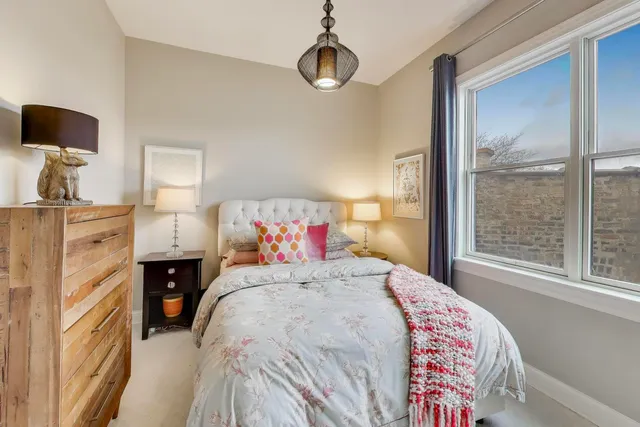 $645,000 | 2752 West Argyle Street, Unit 4, Chicago, IL 60625