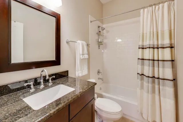 $645,000 | 2752 West Argyle Street, Unit 4, Chicago, IL 60625