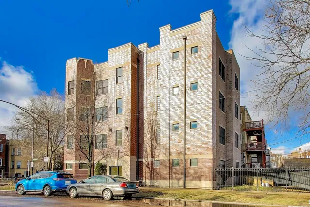 $645,000 | 2752 West Argyle Street, Unit 4, Chicago, IL 60625