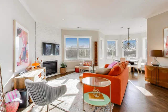 $645,000 | 2752 West Argyle Street, Unit 4, Chicago, IL 60625