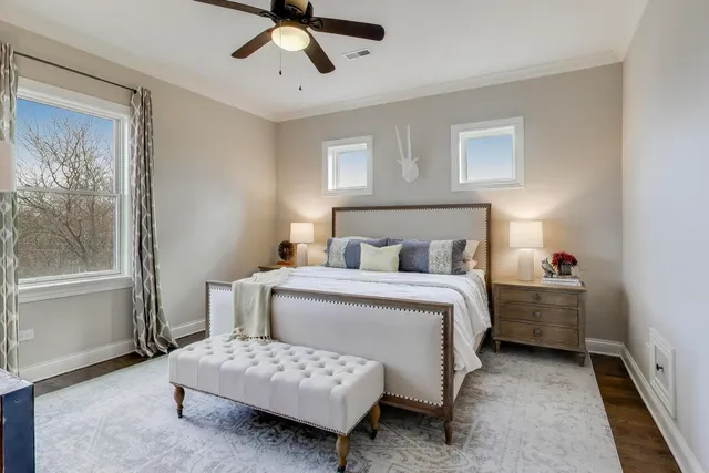 $645,000 | 2752 West Argyle Street, Unit 4, Chicago, IL 60625